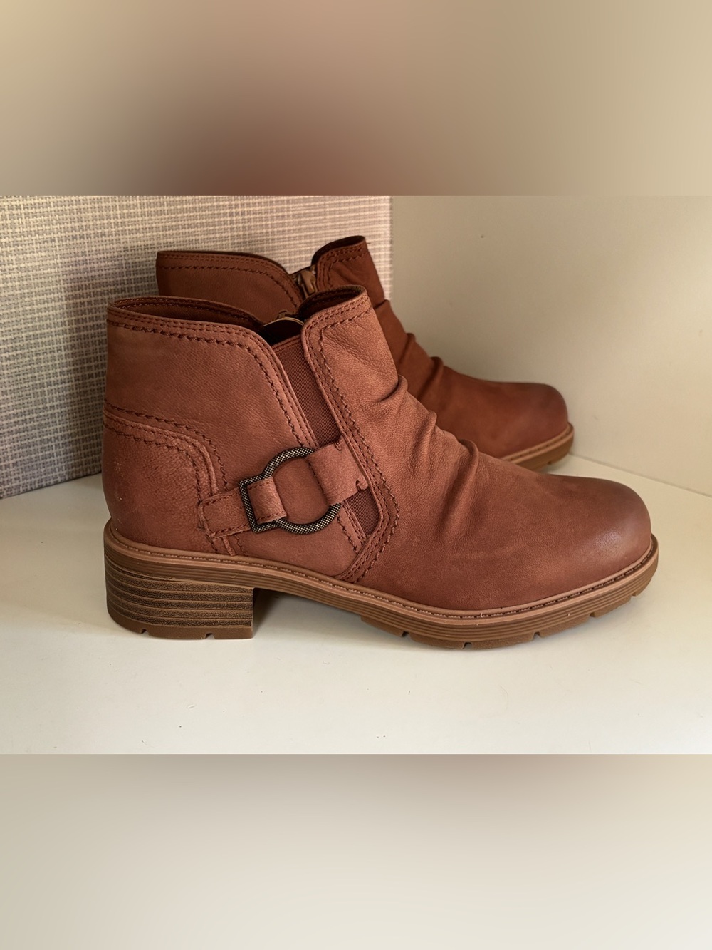 Clarks  NWT tan  ankle boots 6.5
